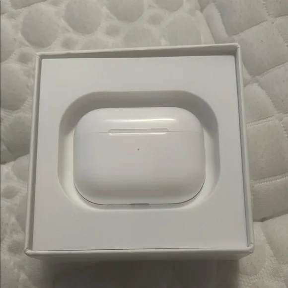 Apple White Wireless Earbuds - Picture 1 of 4